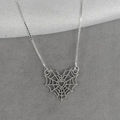 GARGANTILHA CORAÇÃO TEIA DE ARANHA